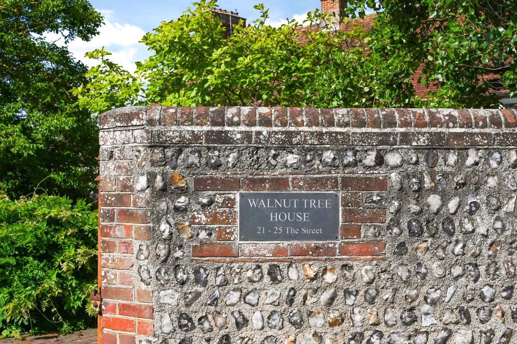 Walnut Tree House Villa Rustington Eksteriør billede